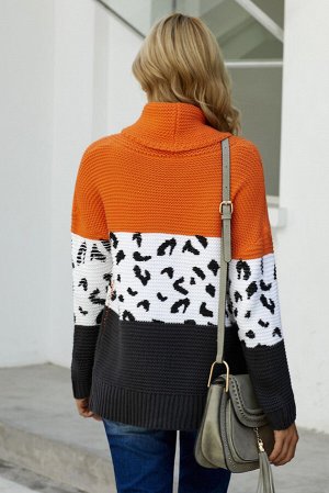 Оранжево-серый вязаный свитер-водолазка с белым леопардовым принтом