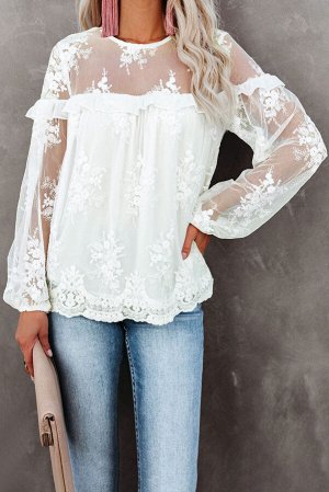 Белая блуза с прозрачными вставками с цветочным кружевом и рюшами