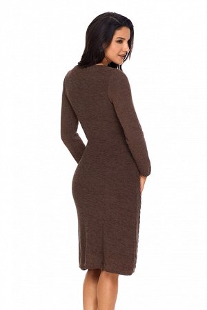 Кофейное вязаное платье-свитер с круглым вырезом