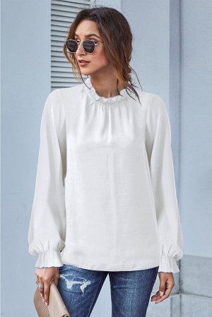 Белая блуза с воротником-стойкой с рюшами и пышными рукавами