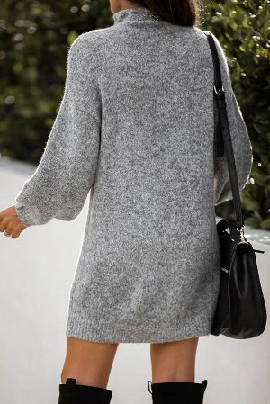 Серое платье-свитер с воротником-стойка и пышными рукавами