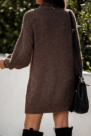 Коричневое платье-свитер с воротником-стойка и пышными рукавами