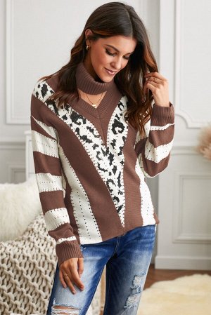 Коричнево-белый полосатый свитер-водолазка с фигурным вырезом и леопардовым принтом