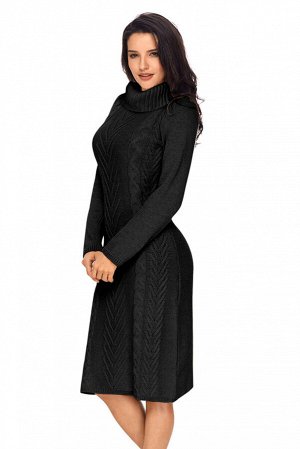 Черное вязаное платье-свитер с высоким отложным воротом и узором-"елочкой"