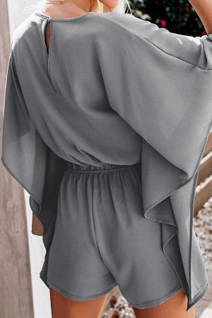 Серый комбинезон-шорты с расклешенными рукавами и шнурком в поясе