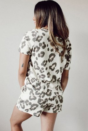 Бежевый комплект для отдыха с леопардовым принтом: свободная футболка + шорты на шнуровке