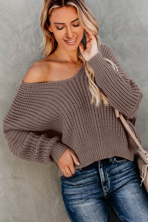 Коричневый вязаный пуловер с ребристым узором и глубоким вырезом