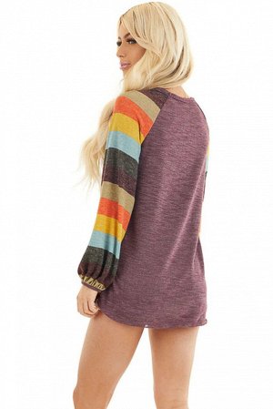 Сиреневый вязаный свитер с пышными рукавами в разноцветную полоску