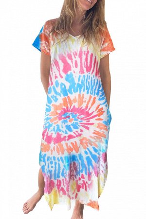 Разноцветное платье-футболка с разрезами на юбке и красочным принтом