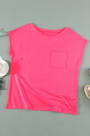 Ярко-розовая свободная футболка с боковыми разрезами и нагрудным кармашком