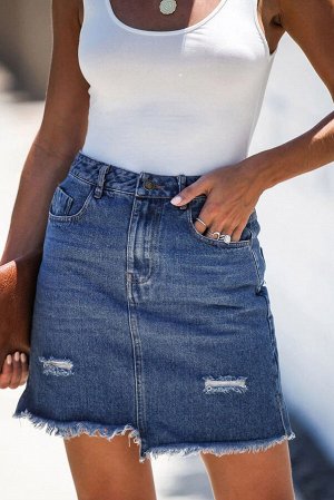Синяя короткая джинсовая юбка с необработанным краем и карманами