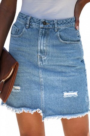 Голубая короткая джинсовая юбка с необработанным краем и карманами