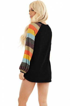 Черный вязаный свитер с пышными рукавами в разноцветную полоску