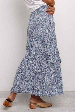 Голубая расклешенная юбка с мелким узором и асимметричным вырезом с воланами