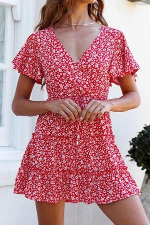 Красное многослойное платье с оборками и белым цветочным принтом
