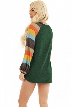 Зеленый вязаный свитер с пышными рукавами в разноцветную полоску