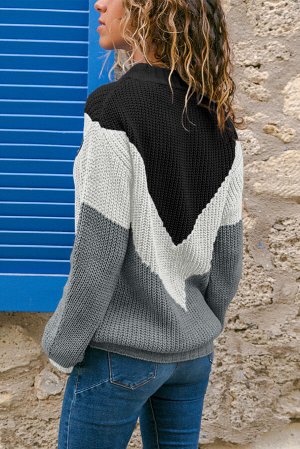 Серо-черный свитер с белой полосой и манжетами