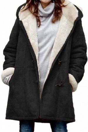 Черное утепленное пальто с капюшоном и карманами