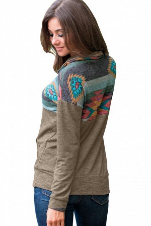 Светло-коричневый пуловер с ацтекским орнаментом и отложным воротником