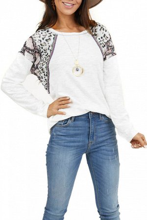 Белый пуловер-свитшот с леопардовыми вставками на плечах