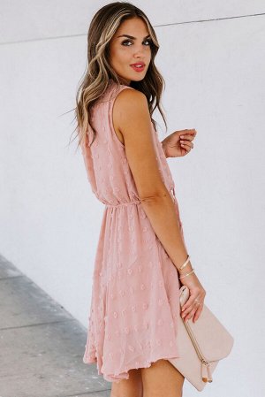 Розовое струящееся мини-платье с воротником стойка и текстурой в горошек