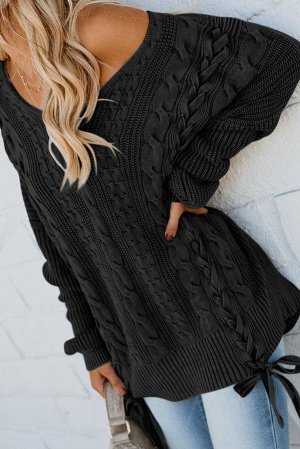 Черный вязаный свитер с узором из кос и шнуровкой лентами