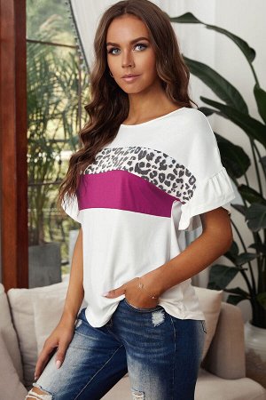 Белая футболка с розовой полосой и леопардовым принтом на груди