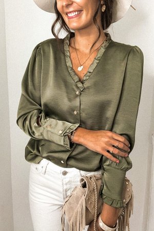 Зеленая блуза на пуговицах с V-образным вырезом и рюшами