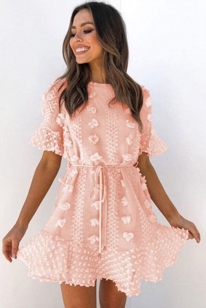 Розовое мини-платье в швейцарский горошек с прозрачными рукавами и завязкой на талии