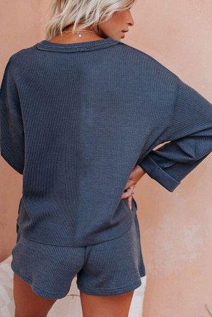 Темно-синий вязаный комплект для отдыха: пуловер + шорты