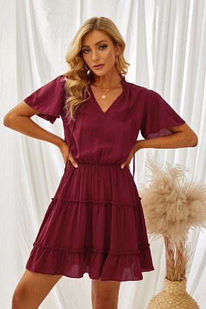 Бордовое платье беби-долл с рюшами и V-образным вырезом