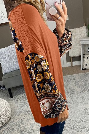 Оранжевая длинная блуза с пышными рукавами и разноцветным цветочным принтом