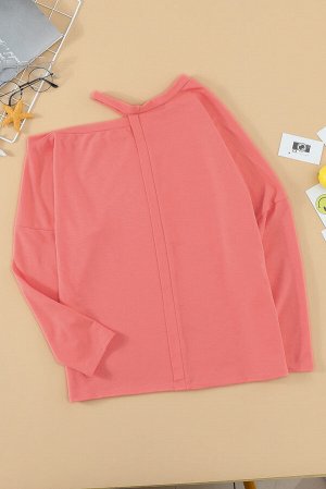 Розовый модный свитер свитшот с вырезом на плече