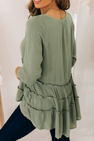 Светло-зеленая асимметричная блуза рукавами 3/4 и рюшами