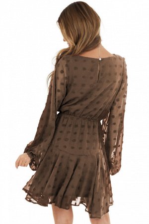 Коричневое многослойное платье в горошек с завязкой на талии