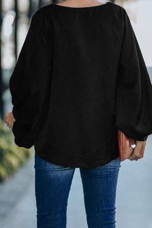 Черная блуза с V-образным вырезом с кружевной отделкой и пышными рукавами