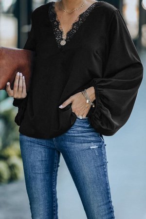 Черная блуза с V-образным вырезом с кружевной отделкой и пышными рукавами