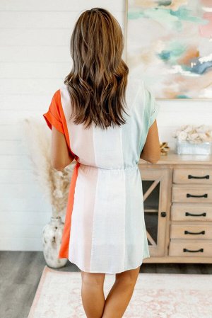 Разноцветное полосатое платье-футболка со шнуровкой на талии и карманами