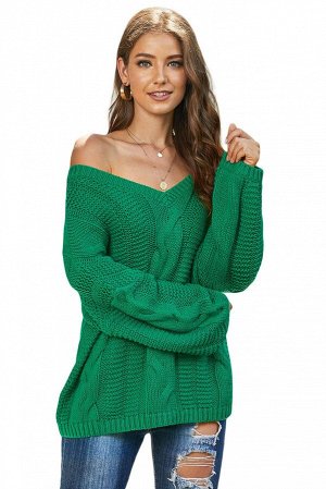 Зеленый свитер крупной вязки с широким V-образным вырезом