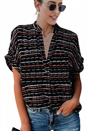 Черная рубашка с короткими рукавами и карманами в разноцветную полоску
