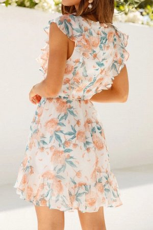 Бежевое платье с рюшами на плечах и разноцветным цветочным принтом
