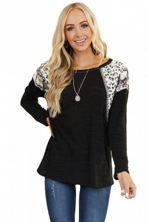 Черный пуловер-свитшот с белыми леопардовыми вставками на плечах