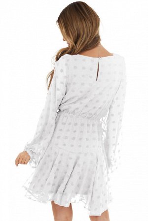 Белое многослойное платье в горошек с завязкой на талии