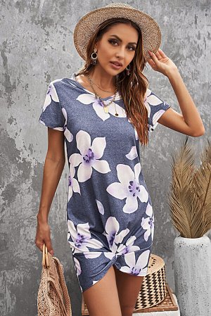 Серое ассиметричное платье-футболка с узлом и цветочным принтом