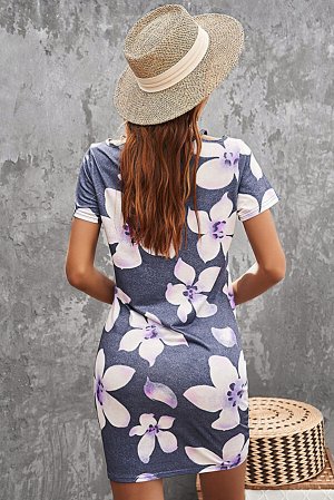 Серое ассиметричное платье-футболка с узлом и цветочным принтом