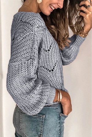 Серый вязаный свитер с перфорацией