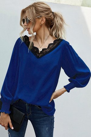 Синяя блуза с V-образным вырезом с кружевной отделкой в стиле пэчворк