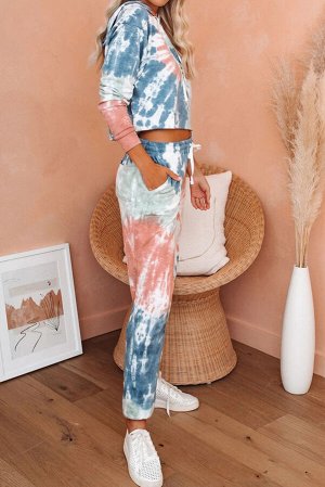 Голубой укороченный пижамный комплект с бежевым красочным принтом: худи + штаны