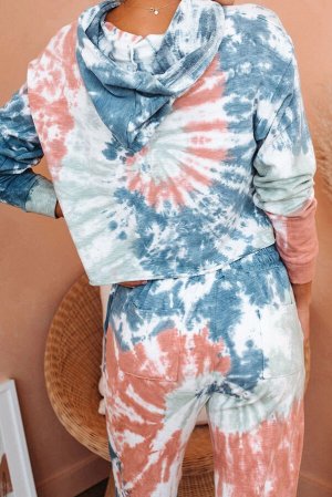 Голубой укороченный пижамный комплект с бежевым красочным принтом: худи + штаны