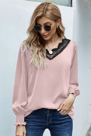 Розовая блуза с V-образным вырезом с кружевной отделкой в стиле пэчворк